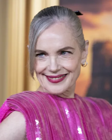 Elizabeth McGovern, typed as True Winter