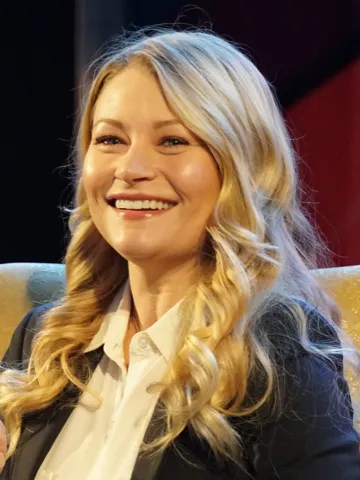 Photo: Miguel Discart, CC BY-SA 2.0, via Wikimedia Commons Emilie de Ravin, typed as Bright Spring