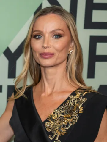 Photo: Bryan Berlin, CC BY-SA 4.0, via Wikimedia Commons Georgina Chapman, typed as True Summer