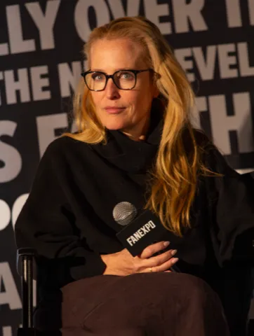 Gillian Anderson, typed as True Spring