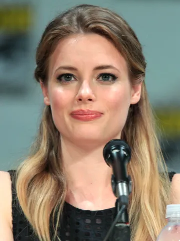 Photo: Gage Skidmore, CC BY 2.0, via Wikimedia Commons Gillian Jacobs, typed as Light Spring