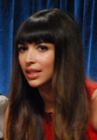 Hannah Simone, typed as Deep Winter