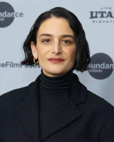 Photo: Colleen Sturtevant, CC BY-SA 4.0, via Wikimedia Commons Jenny Slate, typed as Bright Winter