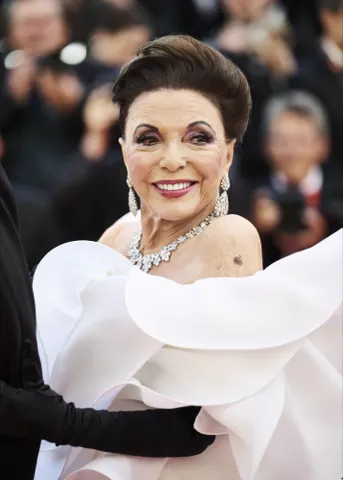 Joan Collins, typed as True Winter