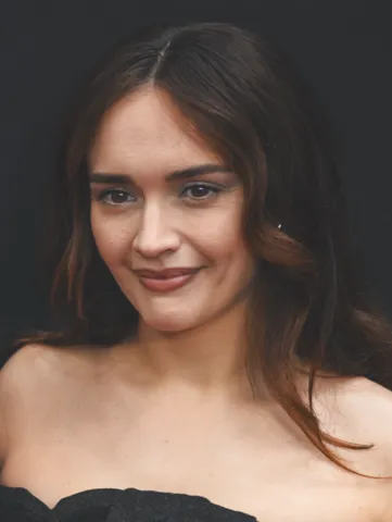 Olivia Cooke, typed as Deep Autumn