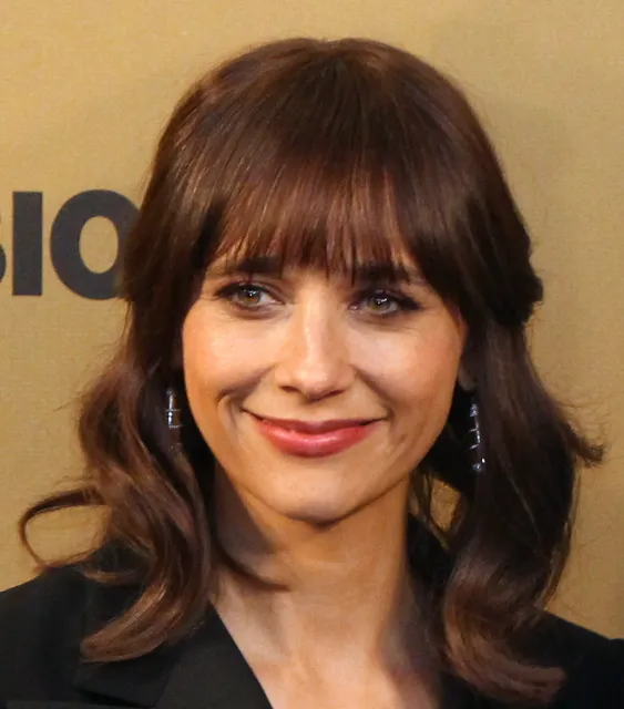 Rashida Jones, an example of Soft Autumn coloring