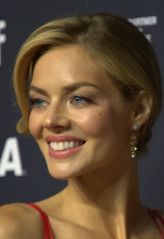 Samara Weaving, typed as True Spring