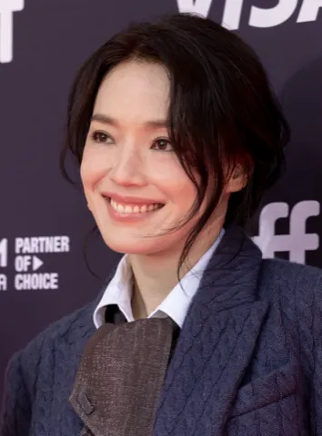 Photo: Sara Komatsu, CC BY-SA 4.0, via Wikimedia Commons Shu Qi, typed as Bright Spring