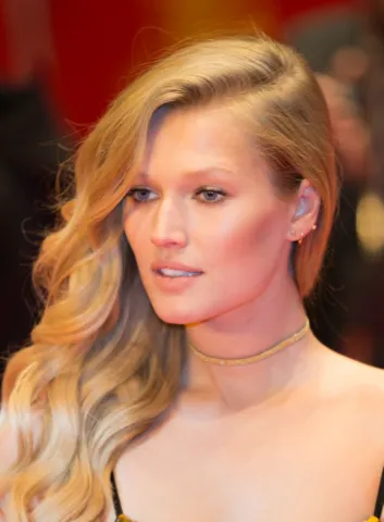 Photo: Martin Kraft, CC BY 3.0, via Wikimedia Commons Toni Garrn, typed as Light Summer